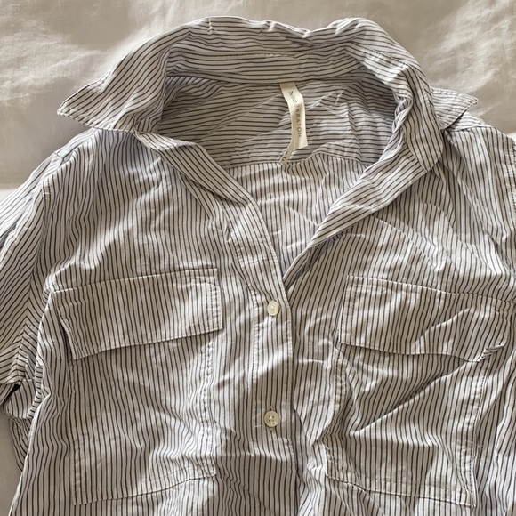 Aritzia blouse like new - Picture 2 of 5